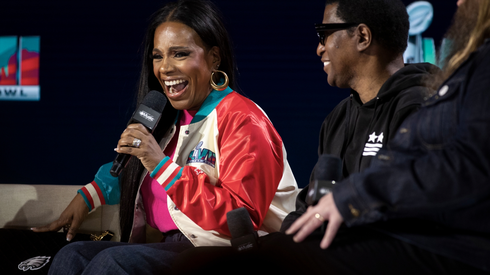 Sheryl Lee Ralph Sports Eagles Bag at Super Bowl LVII Press Conference – WWD