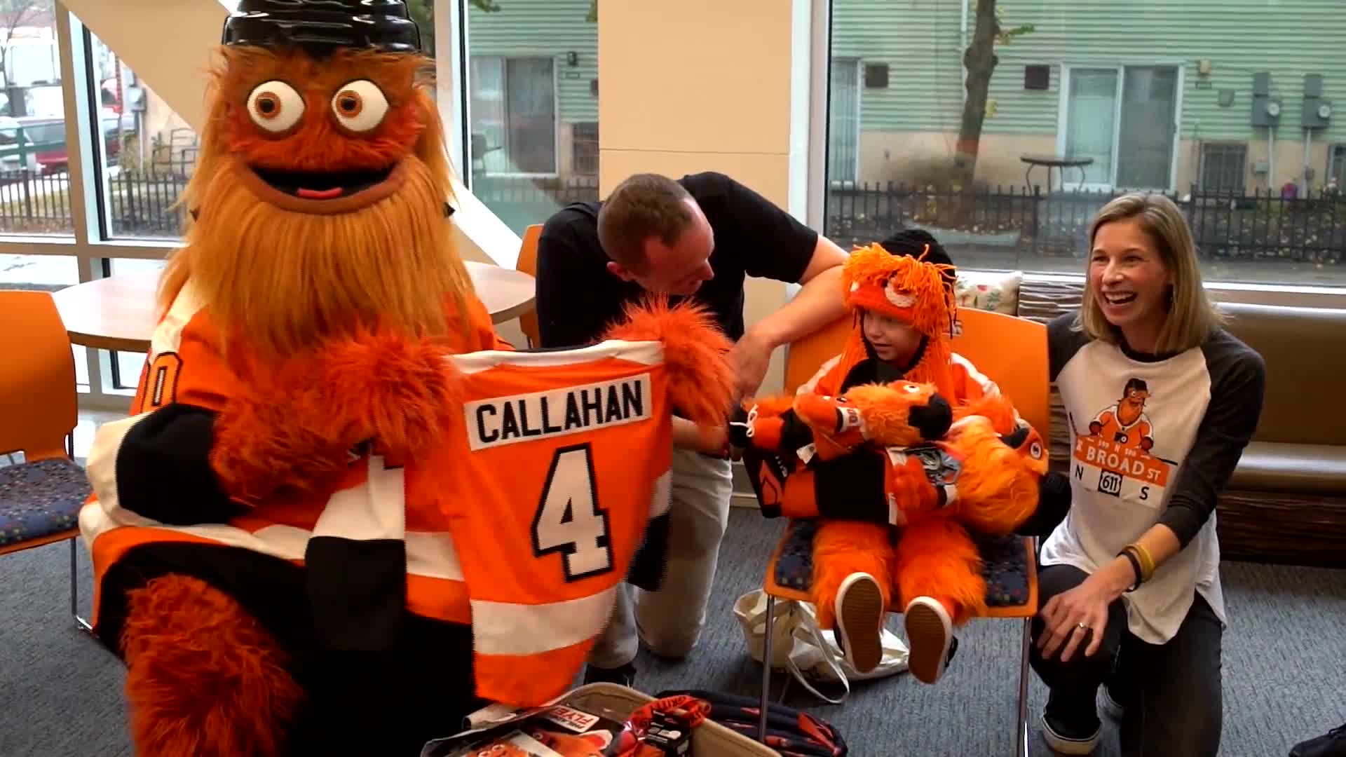 Gritty surprises 7-year-old superfan in the hospital